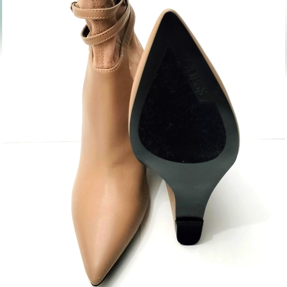 GUESS Women's Acora Ankle Boot, New Without Box. Botas  Guess, New Without Box. - Picture 2 of 7